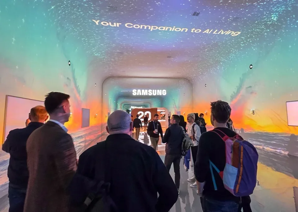 CES 2026 전시장 - PC 가격표 실종 현상