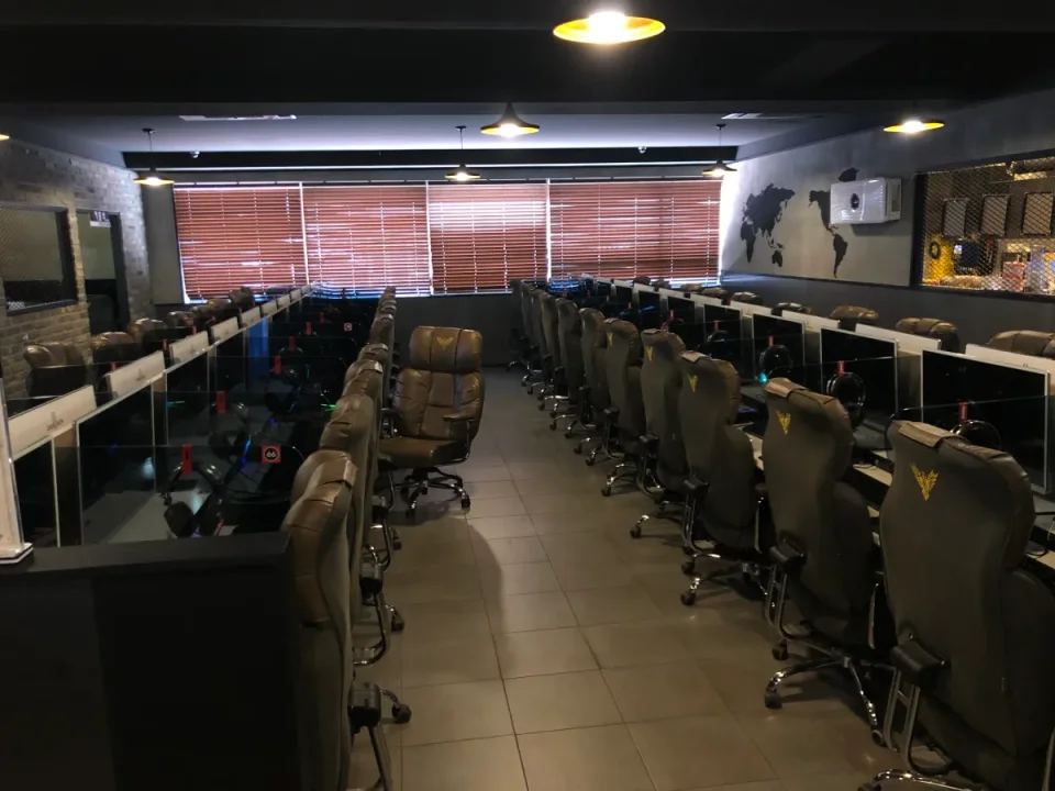 T1 베이스캠프 프리미엄 PC방 내부